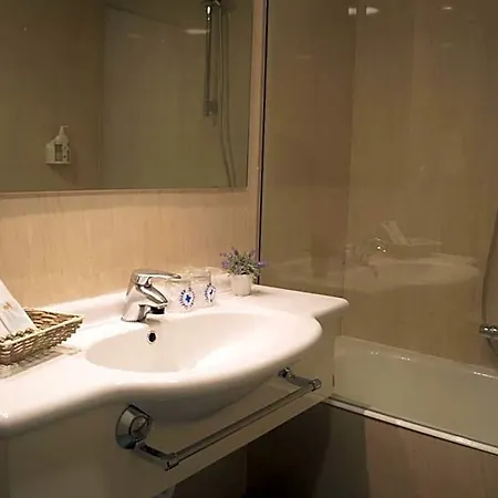 Hotel Ares Zamora