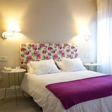 Otel Ares Zamora